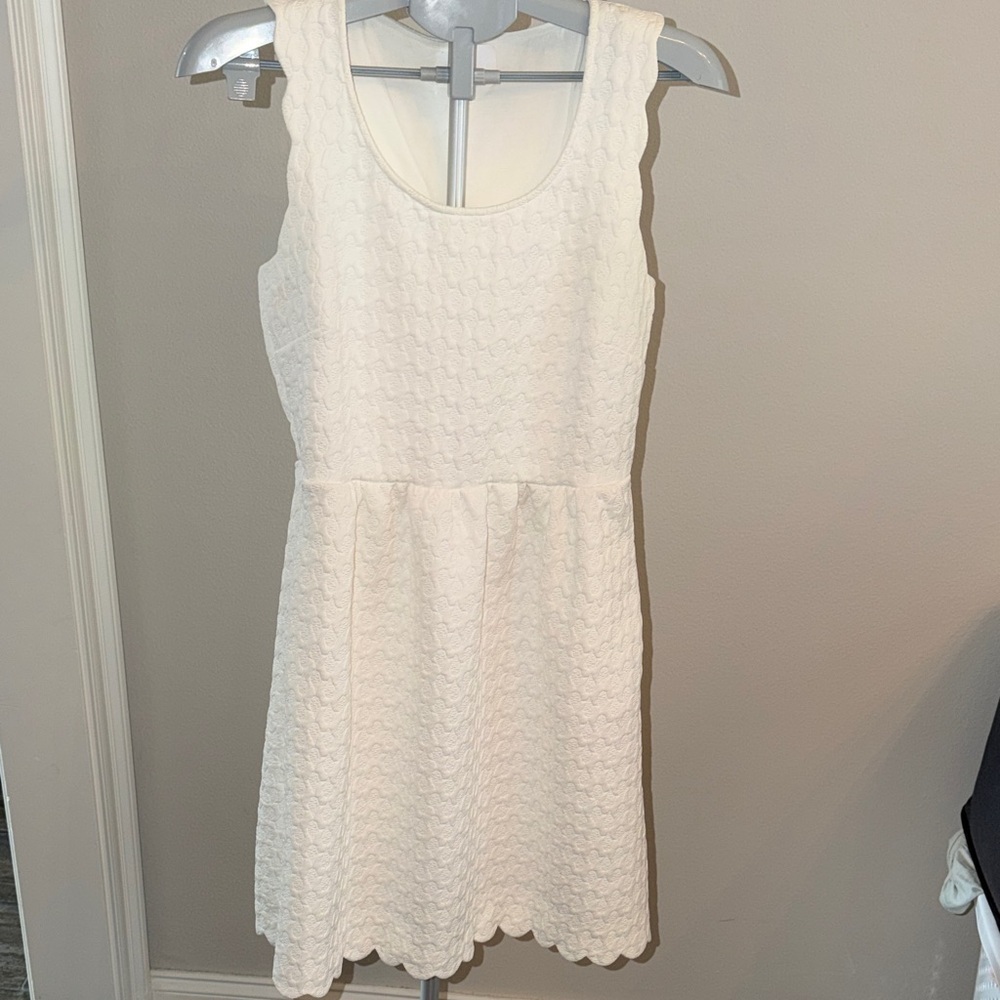 Dalia Elegant White Garment